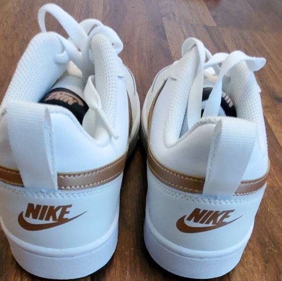 Nike Court Borough Low 2 'Metallic Red Bronze' - GS 7 (Women US 8.5) - Picture 2 of 12